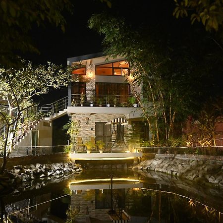 לינה וארוחת בוקר גווהטי The Cabin By The Bayou מראה חיצוני תמונה
