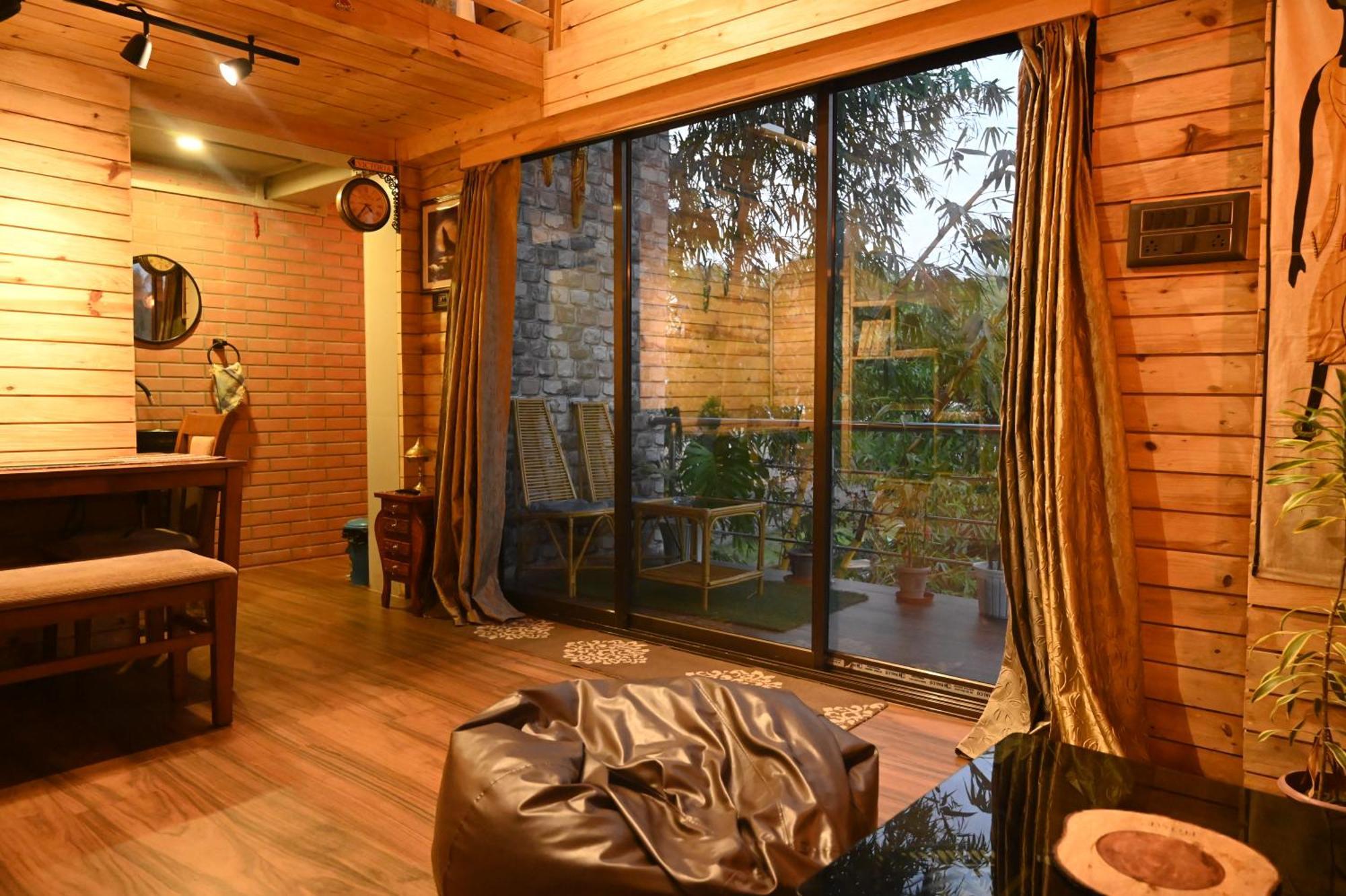 לינה וארוחת בוקר גווהטי The Cabin By The Bayou מראה חיצוני תמונה